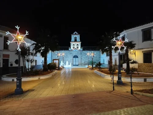 Esta iglesia fue construida en el siglo XVIII. De estilo sencillo, su diseño prioriza la funcionalidad sobre la decoración. La fachada es austera, con una puerta de acceso y un reloj, el cual no es parte de la estructura original. En la parte superior, destaca una espadaña que alberga la campana, coronando la fachada.