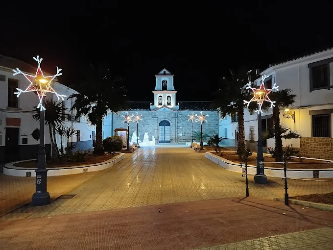Esta iglesia fue construida en el siglo XVIII. De estilo sencillo, su diseño prioriza la funcionalidad sobre la decoración. La fachada es austera, con una puerta de acceso y un reloj, el cual no es parte de la estructura original. En la parte superior, destaca una espadaña que alberga la campana, coronando la fachada.