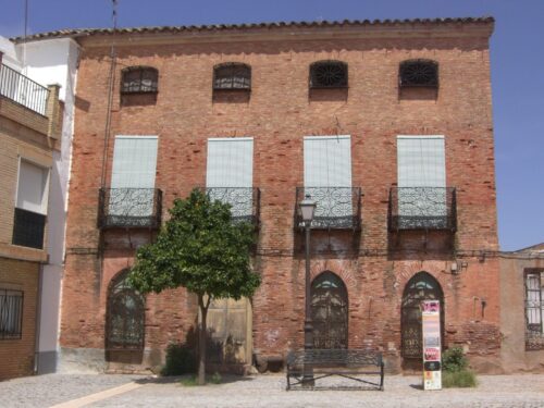 casa neogotica arquillos